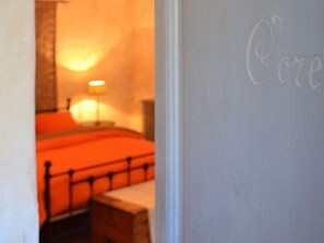 Deluxe Suite, Private Bathroom (Ocre)