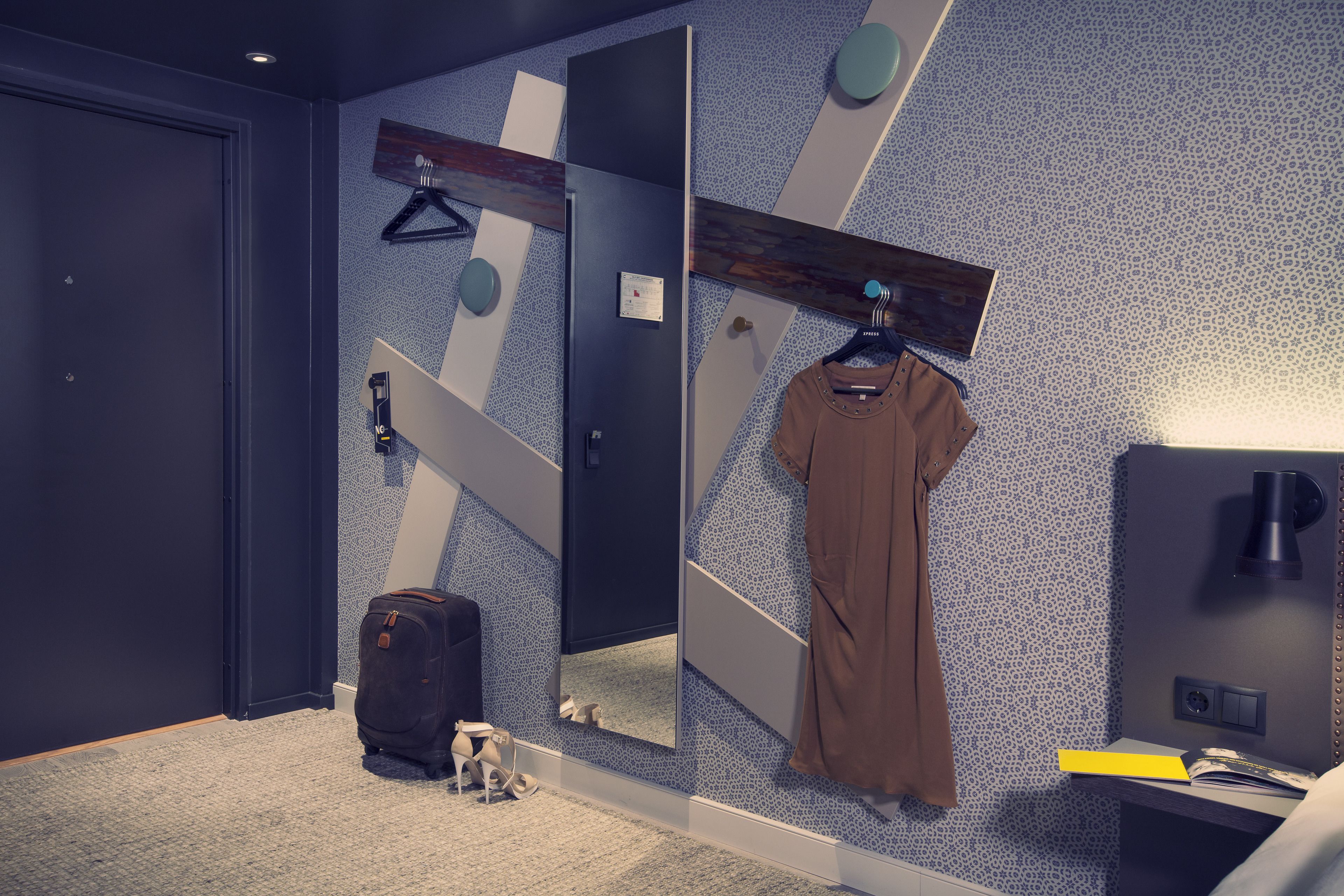 1 bedroom, premium bedding, desk, soundproofing