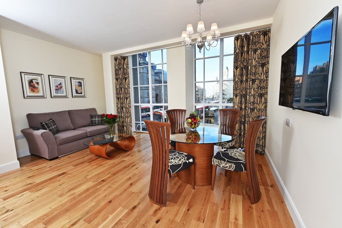 Superior Apartment | Iron/ironing board, free WiFi, bed sheets