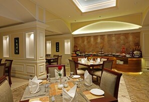 Breakfast, lunch, dinner and brunch served - Ramada by Wyndham Riyadh (Riyadh)