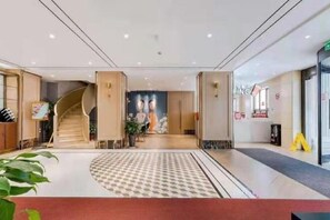 المنشأة من الداخل