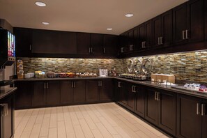 包含每日自助早餐