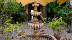 Courtyard - Hacienda Cerritos (El Pescadero)