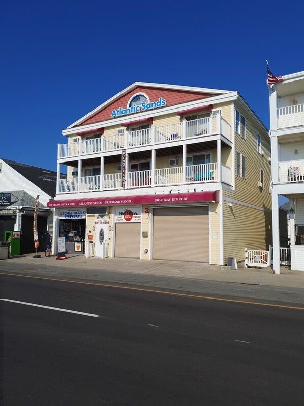 Exterior - Atlantic Sands (Hampton)