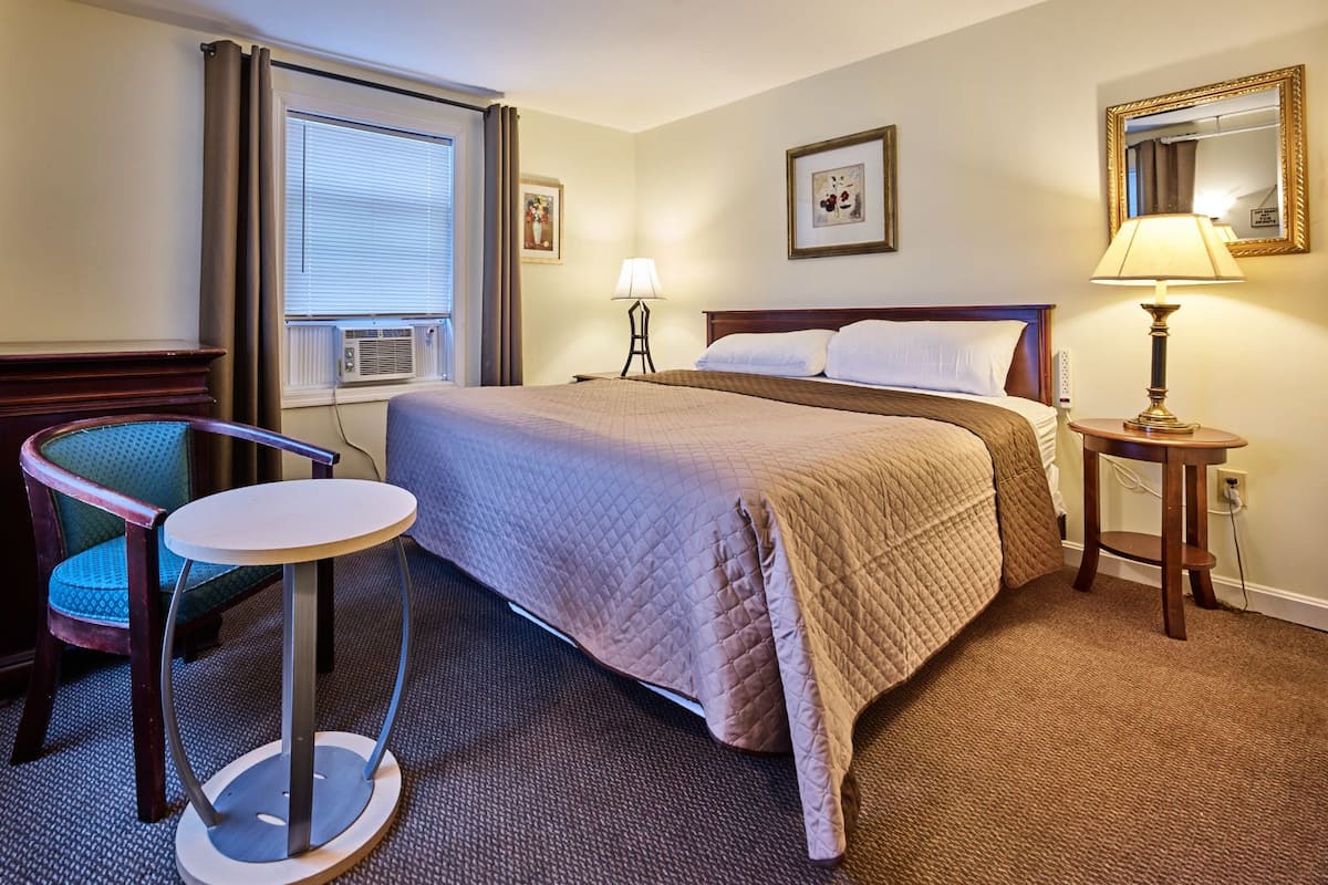 Standard Room, 1 King Bed, Non Smoking (no balcony, no view) | Gratis wifi, beddengoed