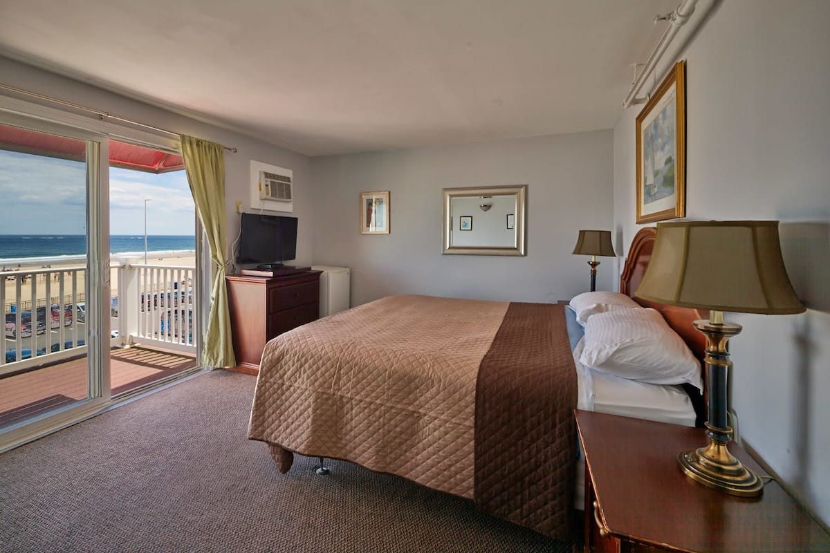 Standaard kamer, 1 kingsize bed, balkon, uitzicht op oceaan | Gratis wifi, beddengoed