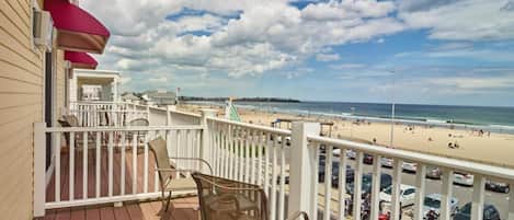 Standard Room, 1 King Bed, Balcony, Ocean View | Balcony