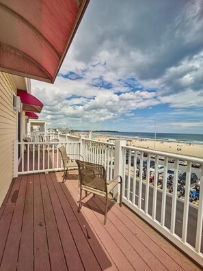 Standard Room, 1 King Bed, Balcony, Ocean View | Balcony - Atlantic Sands (Hampton)