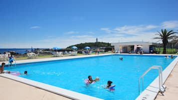 Seasonal outdoor pool