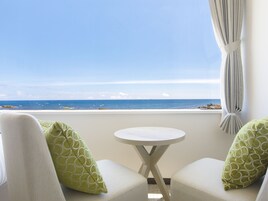 Caja de seguridad en la habitación, cortinas blackout y ropa de cama 