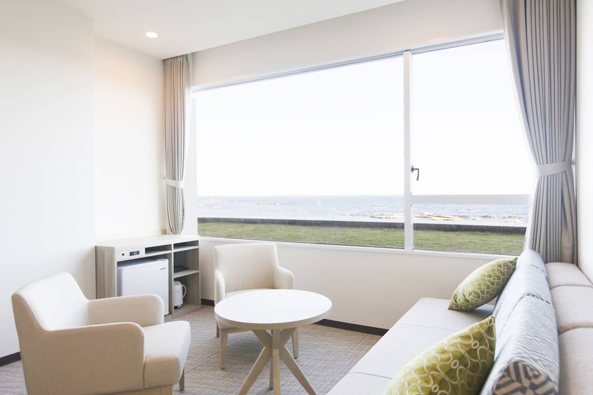 1 bedroom, in-room safe, blackout curtains, bed sheets