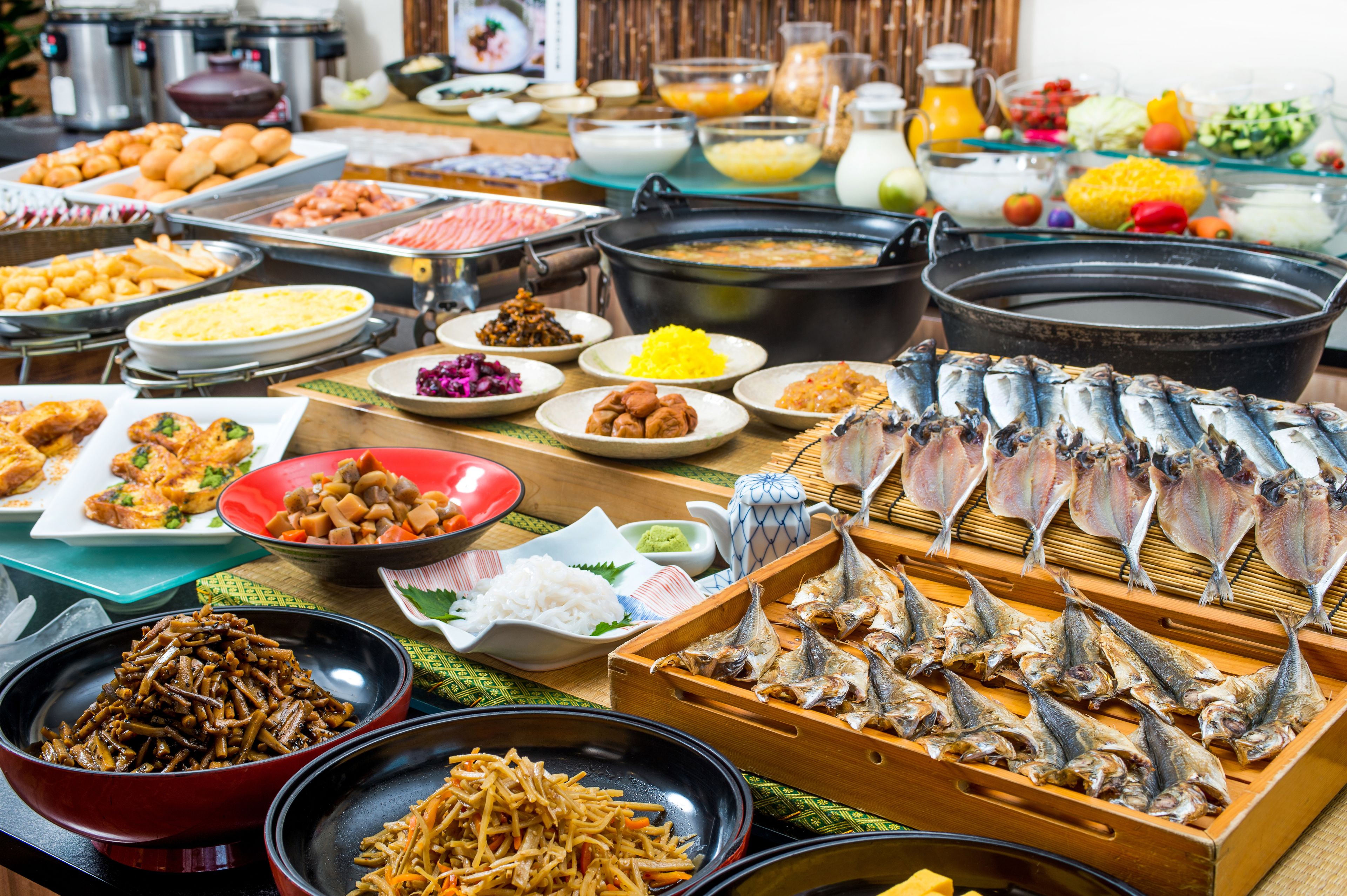daily buffet breakfast (jpy 1800 per person)