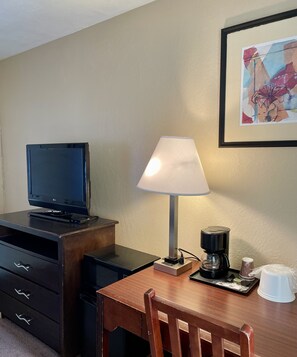 Camera Standard | Materassi a doppio strato, una scrivania, Wi-Fi gratuito, lenzuola