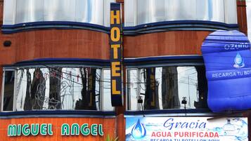 Mặt tiền nơi lưu trú