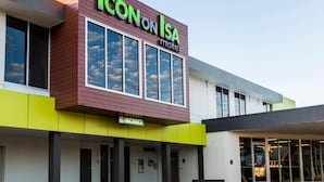 A modern building with a sign reading "Icon on ISA Motel." - Icon on Isa (Mount Isa City)