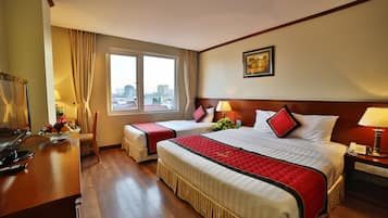 Deluxe-Zweibettzimmer | Minibar (mit einigen kostenlosen Artikeln), Zimmersafe, Schreibtisch