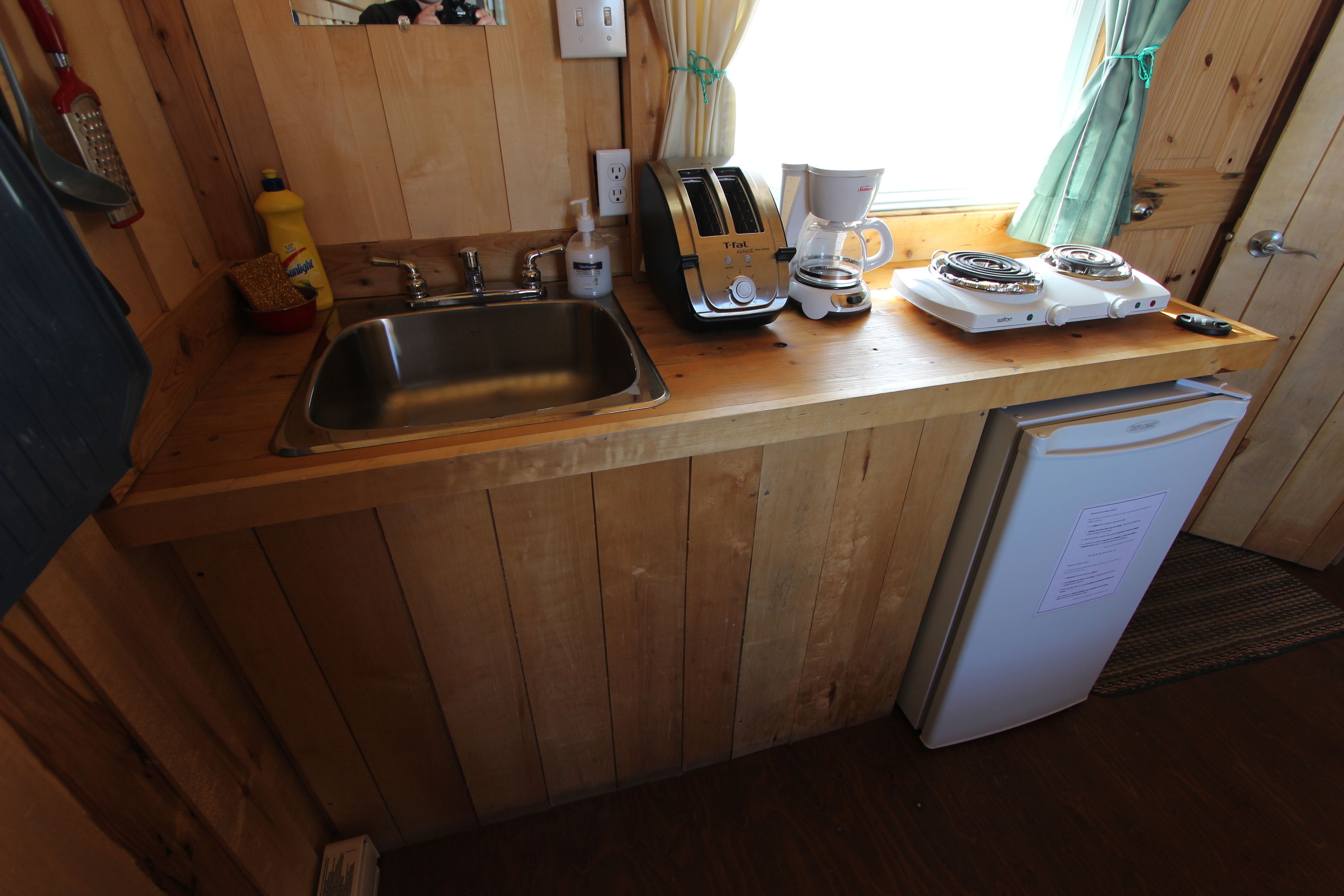 small cabin, 1 double bed | private kitchenette | coffee/tea maker, cookware/dishes/utensils