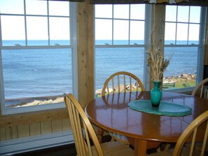 Chalet, 2 Schlafzimmer (Bernache) | Essbereich im Zimmer