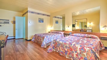 Rom – standard, 2 dobbeltsenger | Skrivebord, strykejern/-brett og ekstrasenger (mot et tillegg)