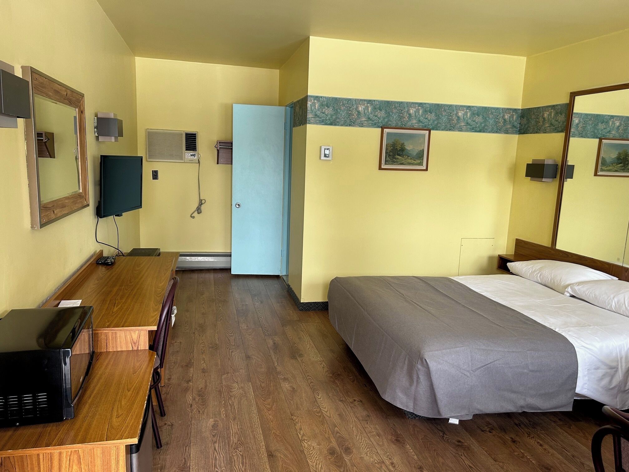 Habitación estándar, 1 cama Queen size | Escritorio, tabla de planchar con plancha, camas extra y wifi gratis 