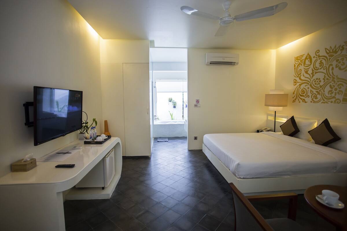 Minibar, in-room safe, desk, soundproofing