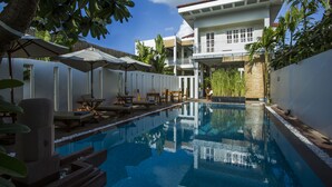 Outdoor pool - Angkor Boutique Villa (Siem Reap)