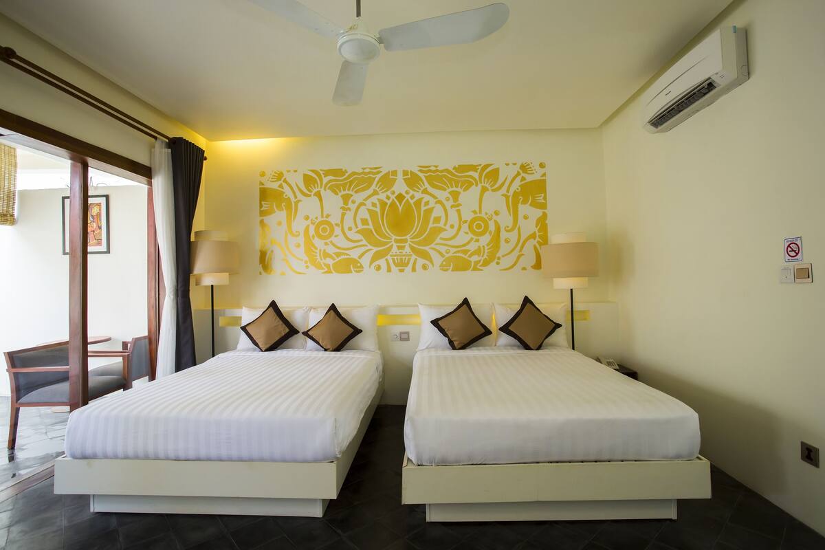 Deluxe Twin with Balcony - Free Pick Up | Minibar, in-room safe, desk, soundproofing
