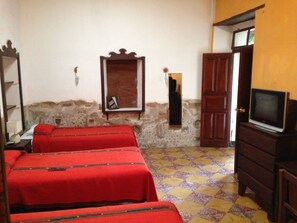 Standard Room (4 single beds)