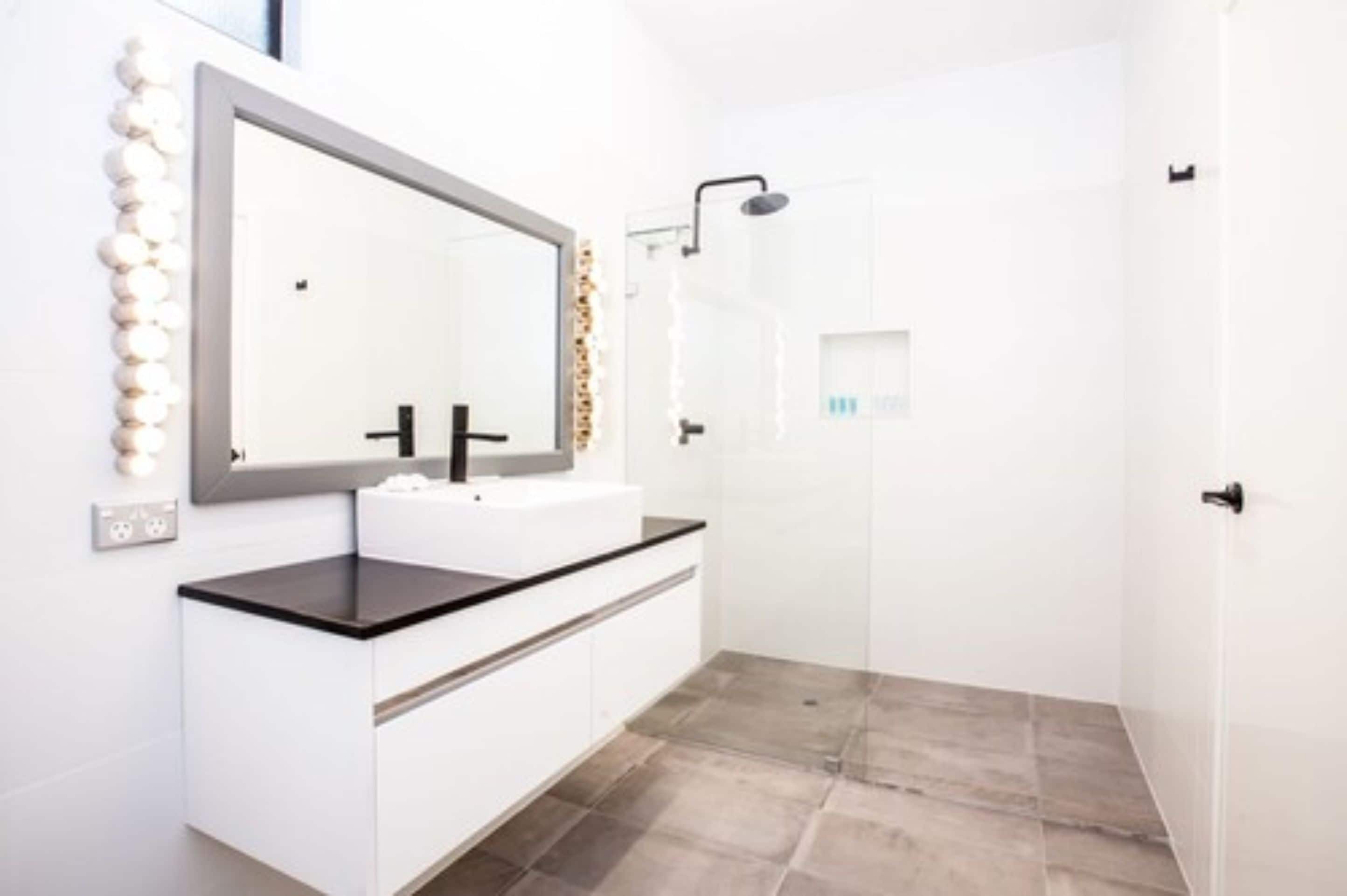 Family Room, 2 Bedrooms | Bathroom | Shower, hair dryer, towels