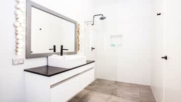 Family Room, 2 Bedrooms | Bathroom | Shower, hair dryer, towels