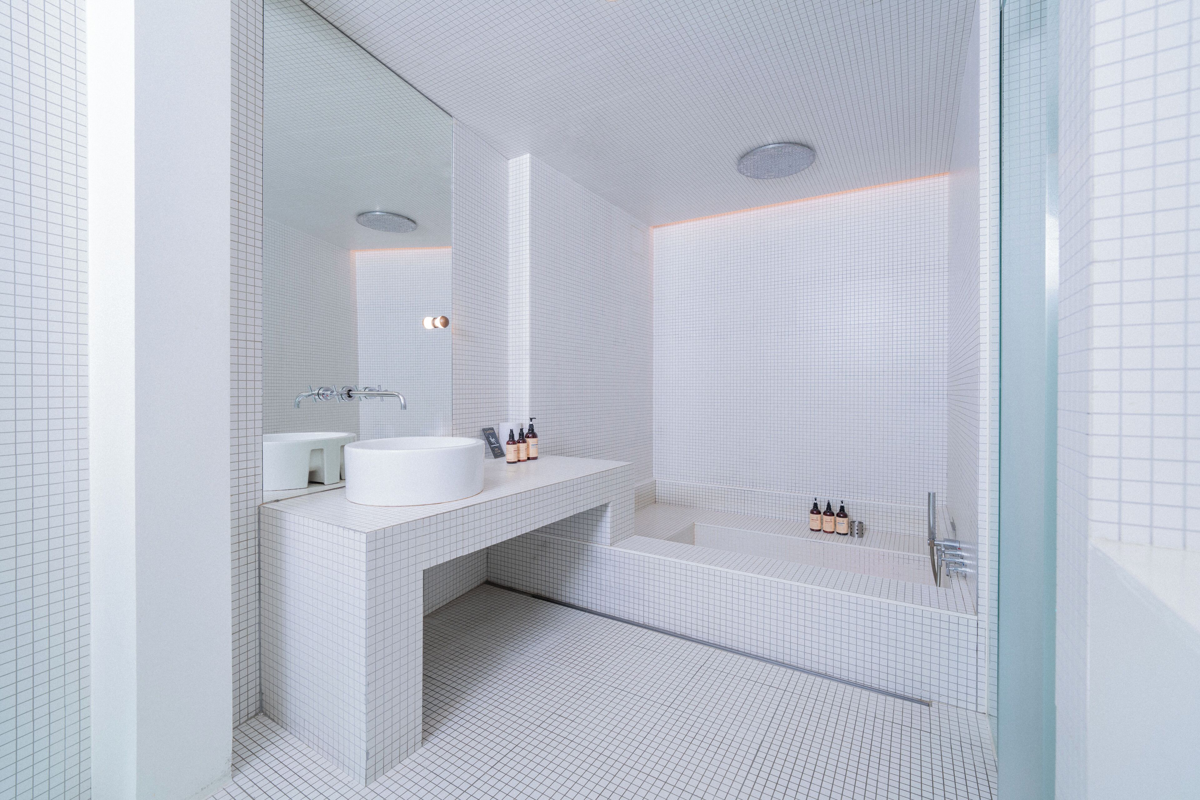 suite double (random) | premium bedding, down duvets, pillow-top beds, minibar