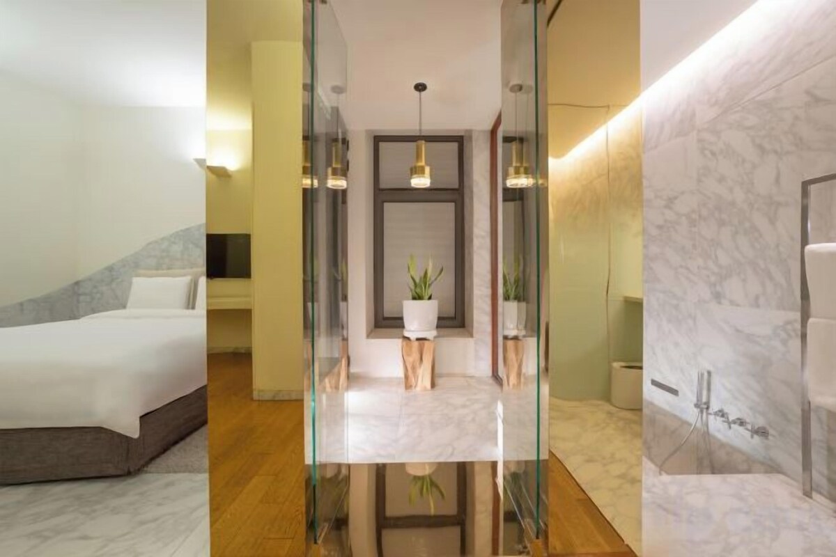 Premium bedding, down comforters, pillowtop beds, minibar