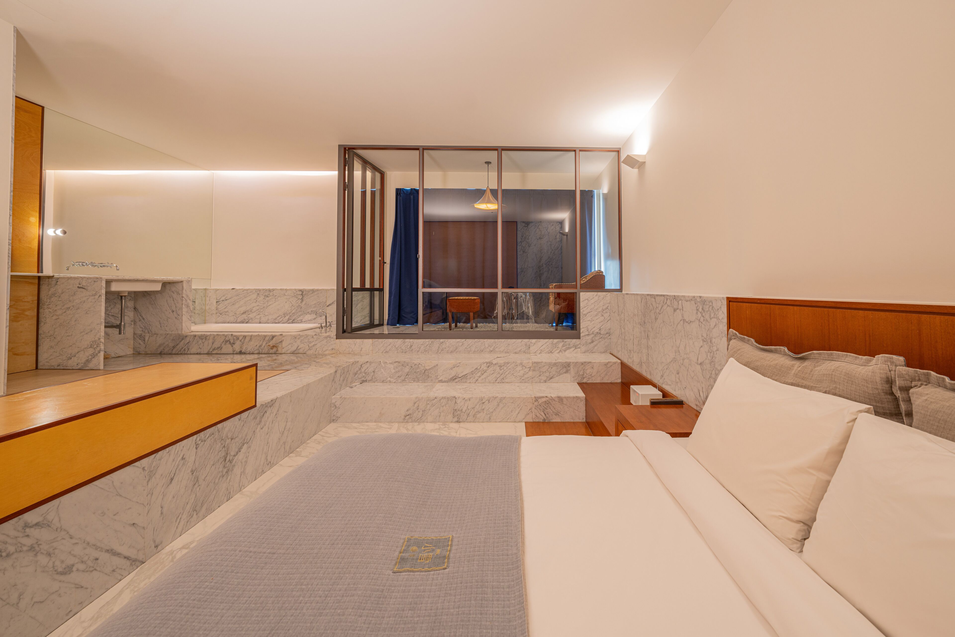 suite double (random) | premium bedding, down duvets, pillow-top beds, minibar