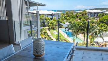 3 Bedroom Standard Apartment | Safe på rommet, strykejern/-brett og barnesenger