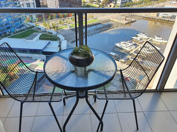 Apartment, 2 Schlafzimmer, Küche, eingeschränkter Meerblick | Terrasse/Patio