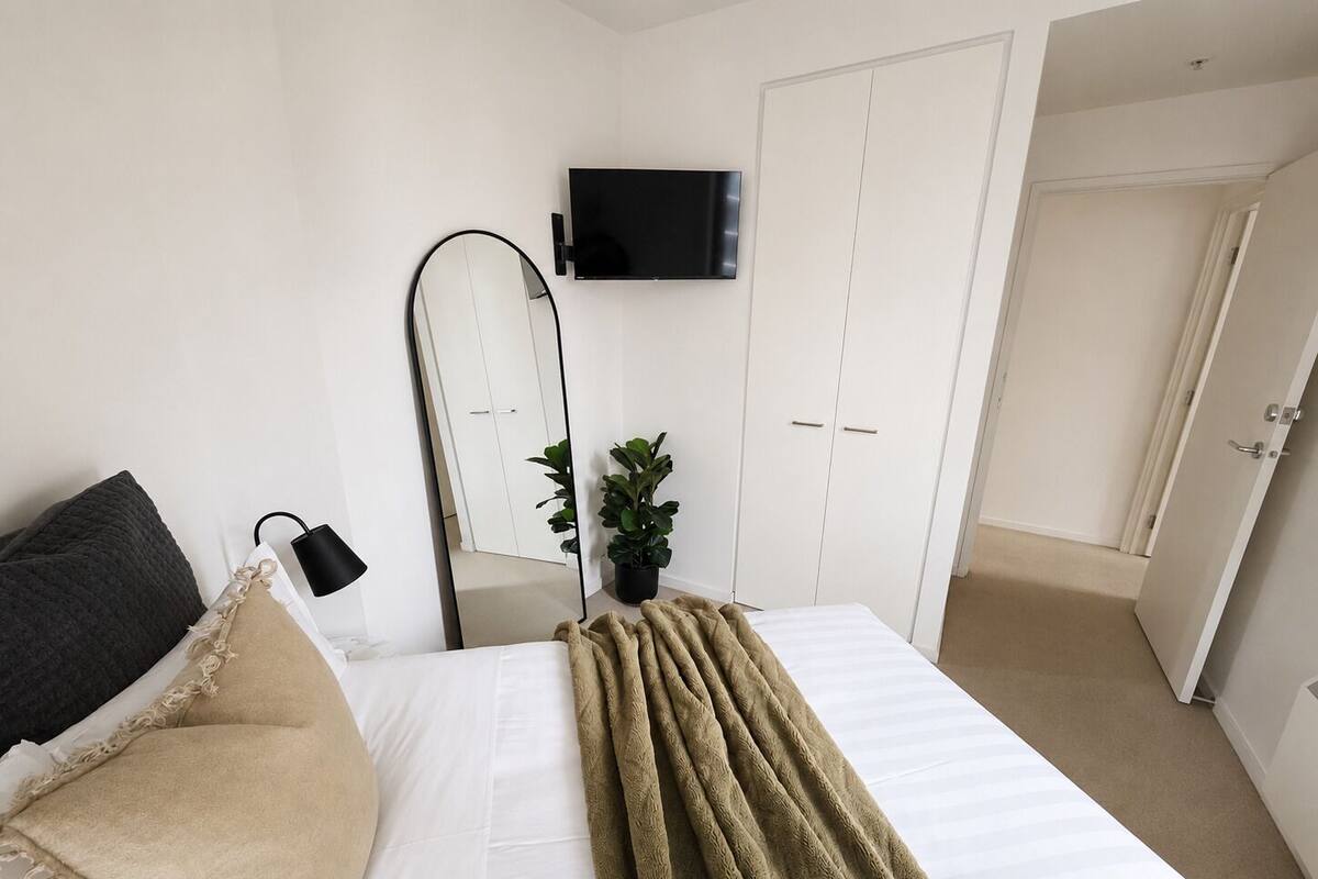 Soundproofing, iron/ironing board, free WiFi, individually decorated