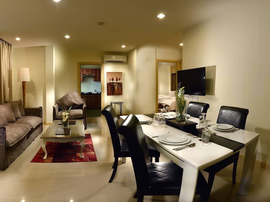 Family Suite, 2 Bedrooms | In-room dining