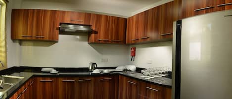 Family Suite, 2 Bedrooms | Private kitchen | Electric kettle