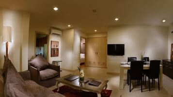 Family Suite, 2 Bedrooms | Living area
