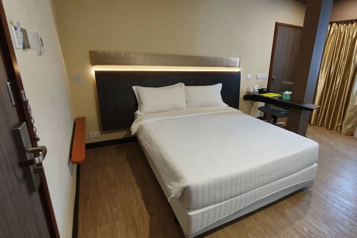 Superior Queen | Iron/ironing board (on request), WiFi (free), individually furnished