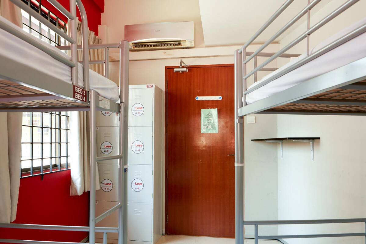 WiFi (free), bed sheets