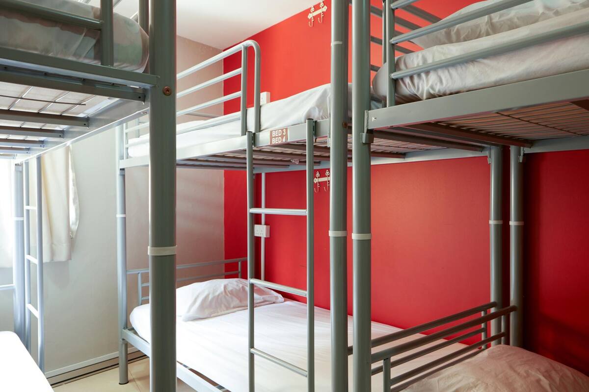 WiFi (free), bed sheets