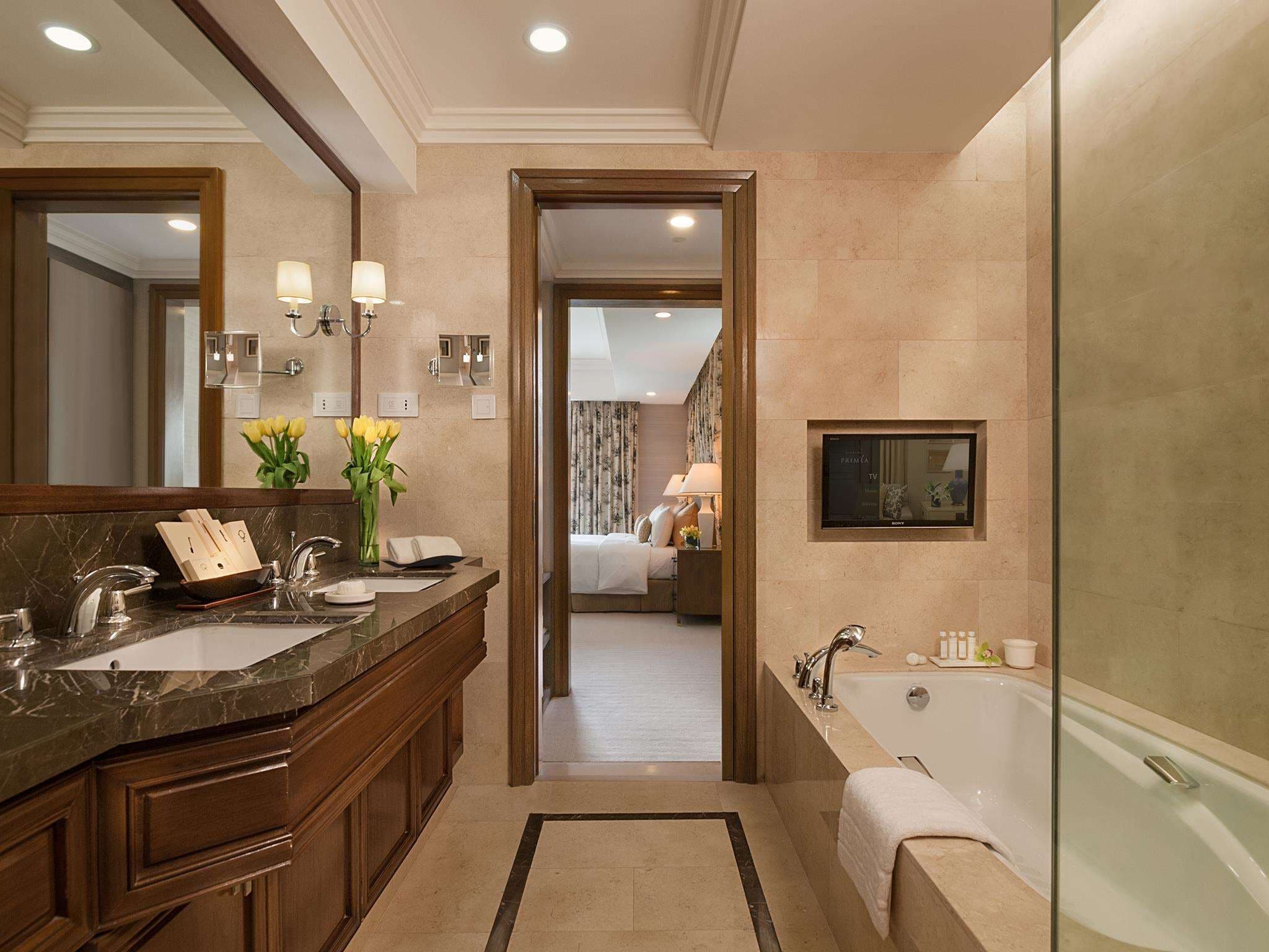 separate bathtub and shower, deep-soaking bathtub, rainfall showerhead