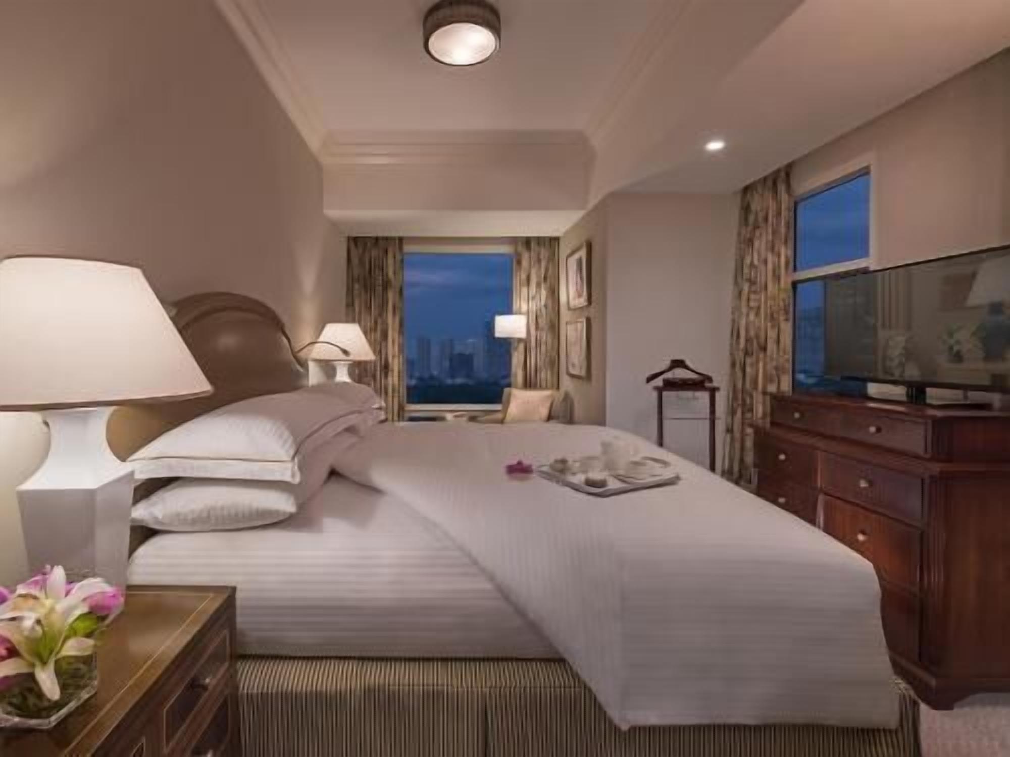 Minibar, coffre-fort, bureau