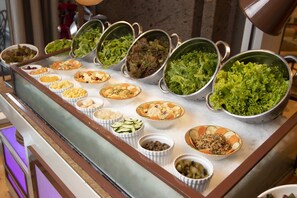 Daily full breakfast (PHP 1500 per person)