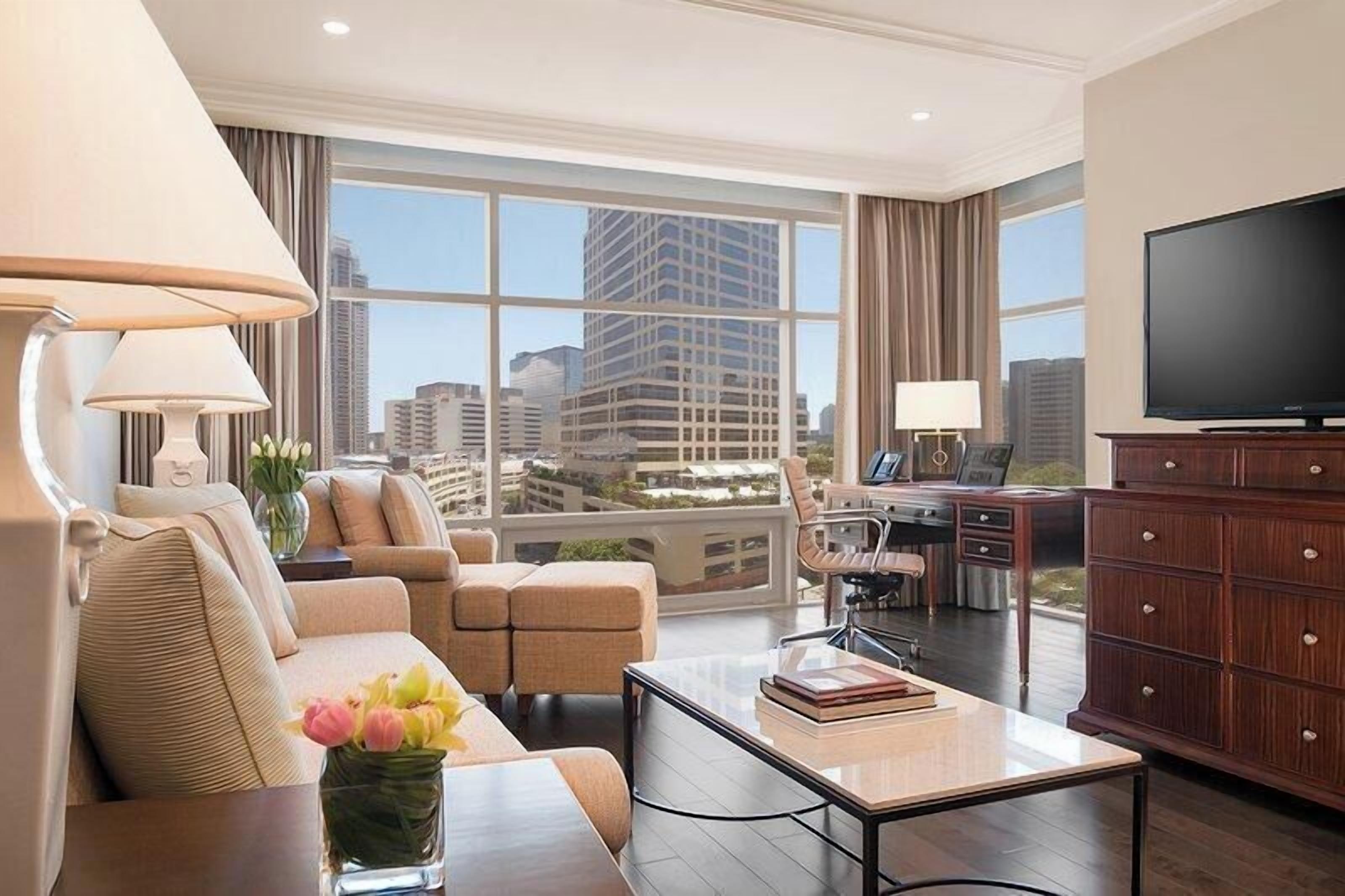 Aire de séjour | Téléviseur à écran plat de 46 po avec télévision par câble, téléviseur