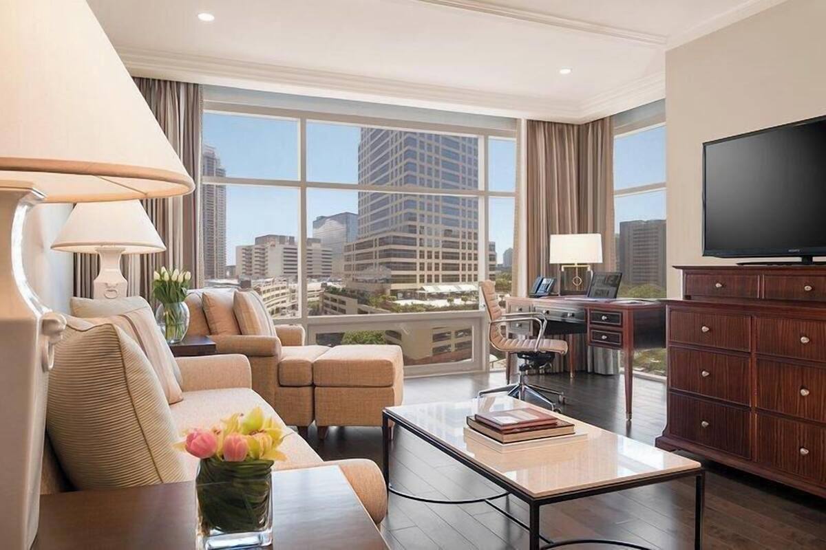 Aire de séjour | Téléviseur à écran plat de 46 po avec télévision par cùble, téléviseur