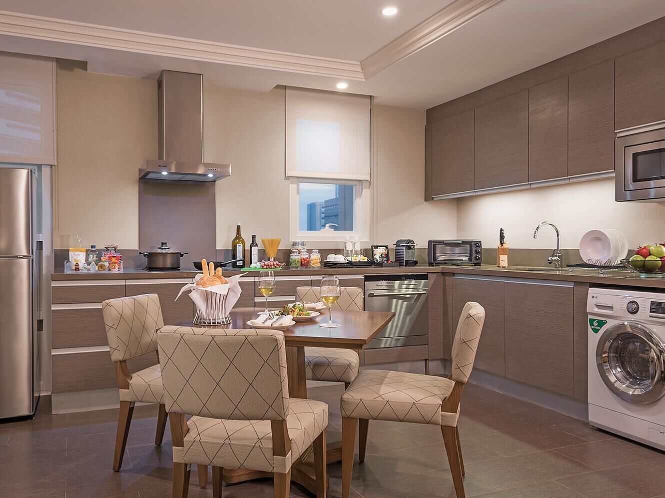 Cuisine privée | Cafetière-théière, chaise haute