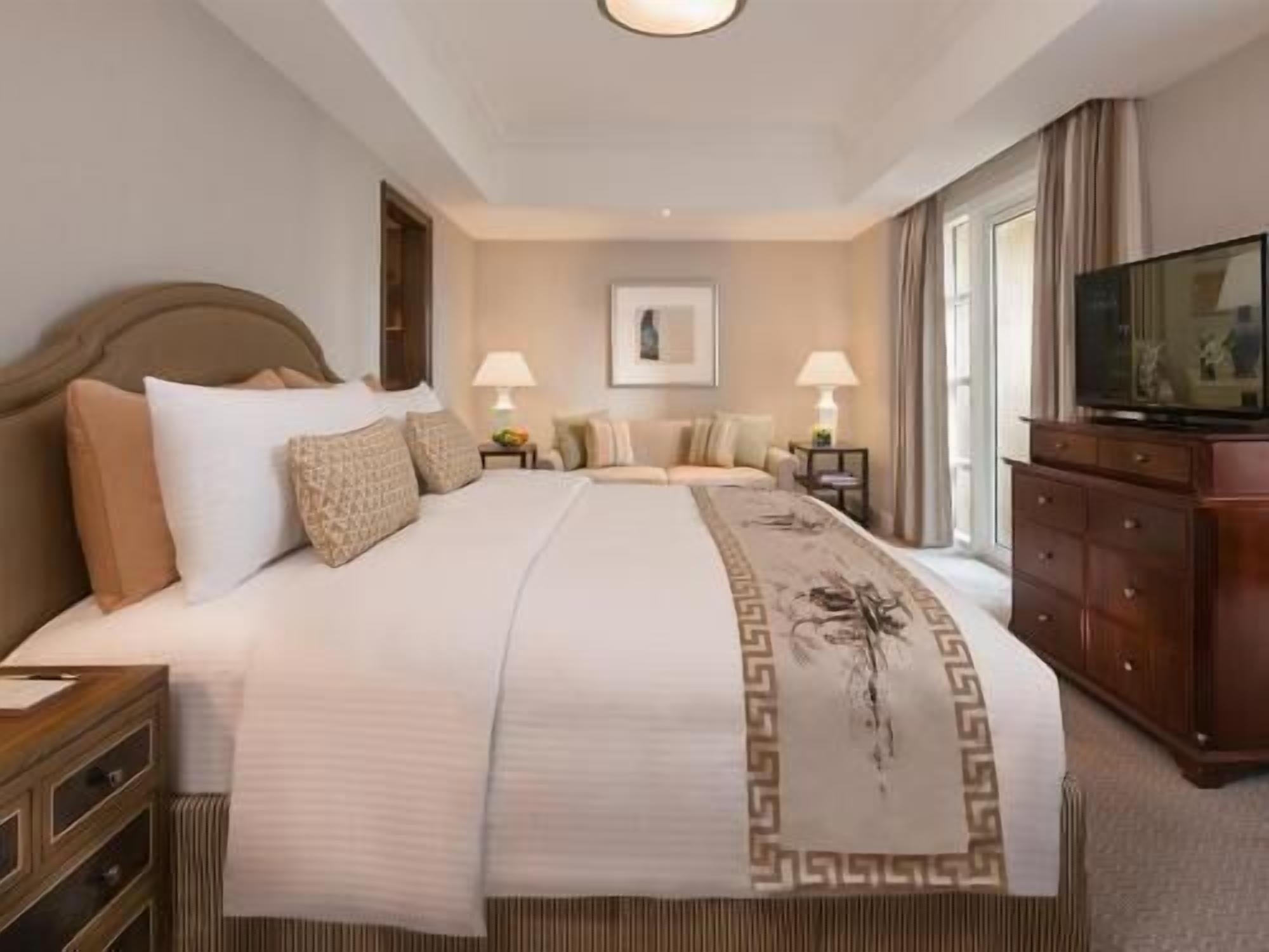 Minibar, coffre-fort, bureau