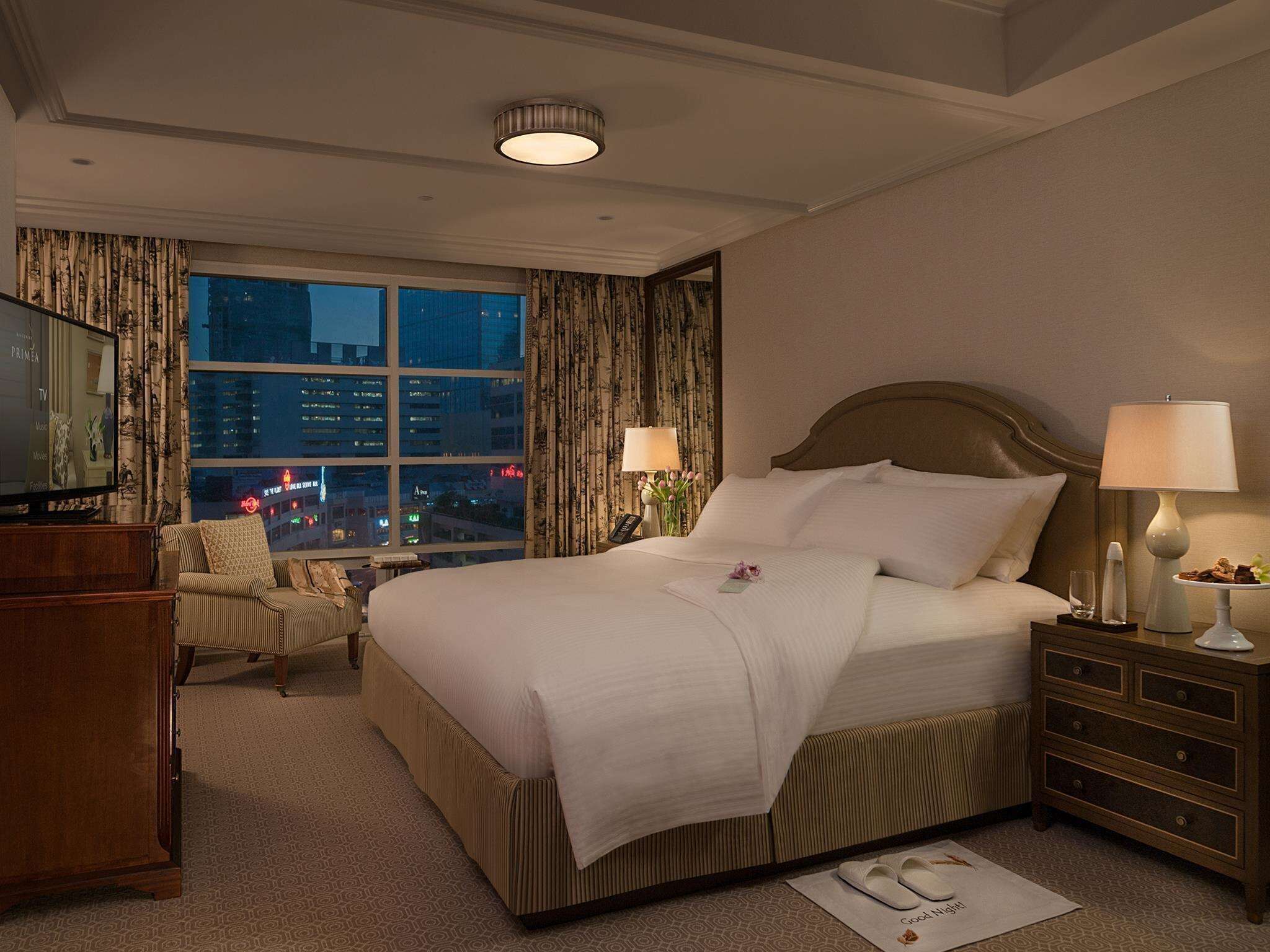 Minibar, coffre-fort, bureau